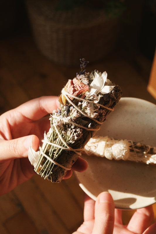 Comment purifier sa maison avec un bâton de sauge ?